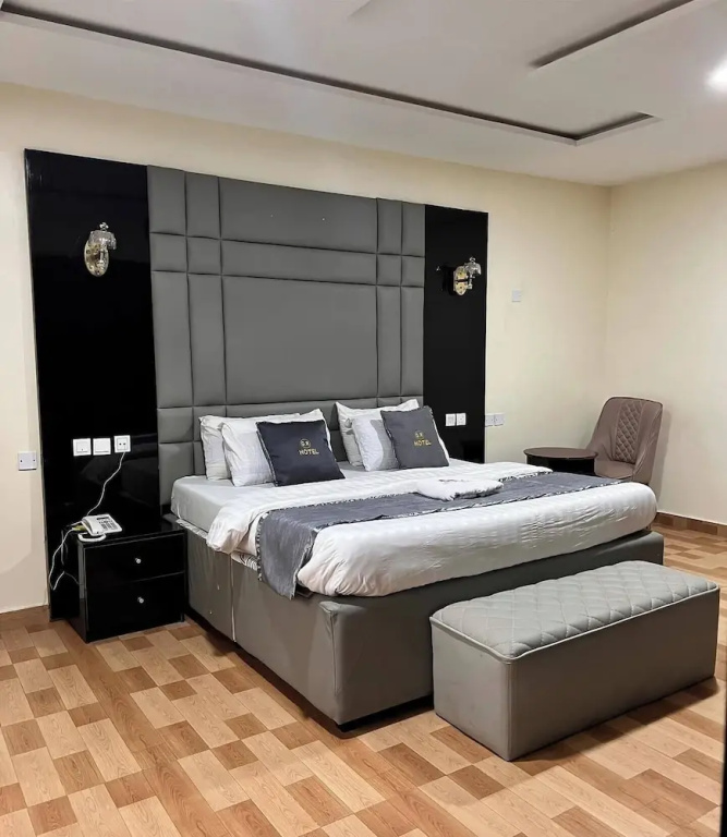 Gold Rhino Hotel