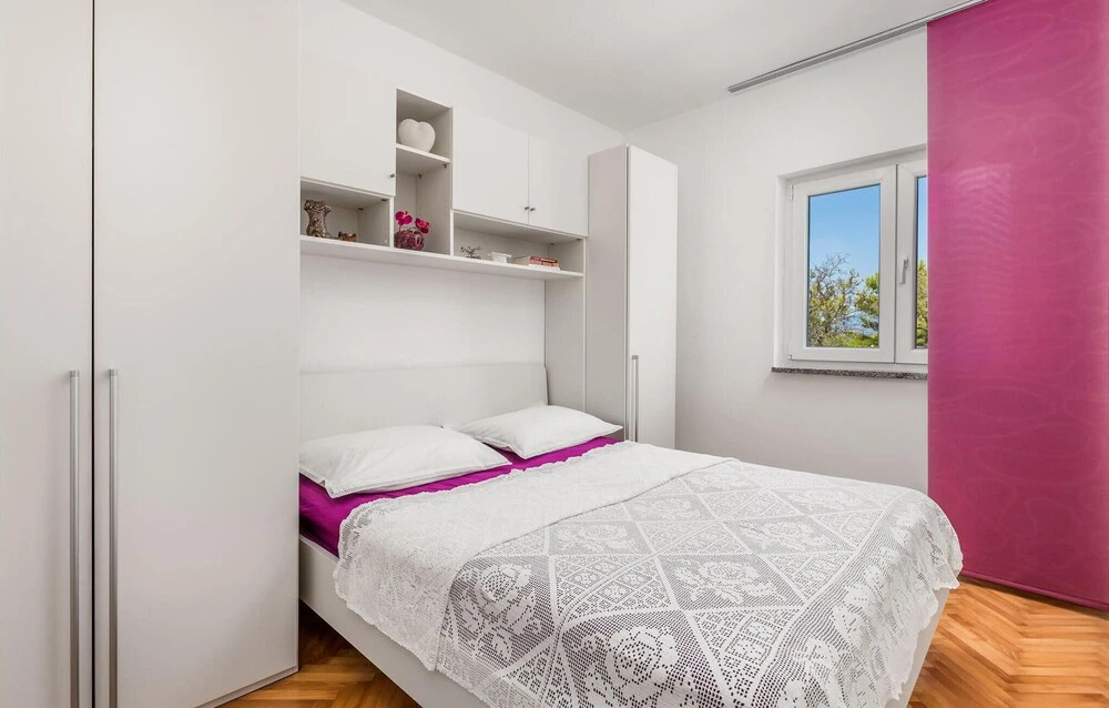 Stunning Home In Lun With Wifi