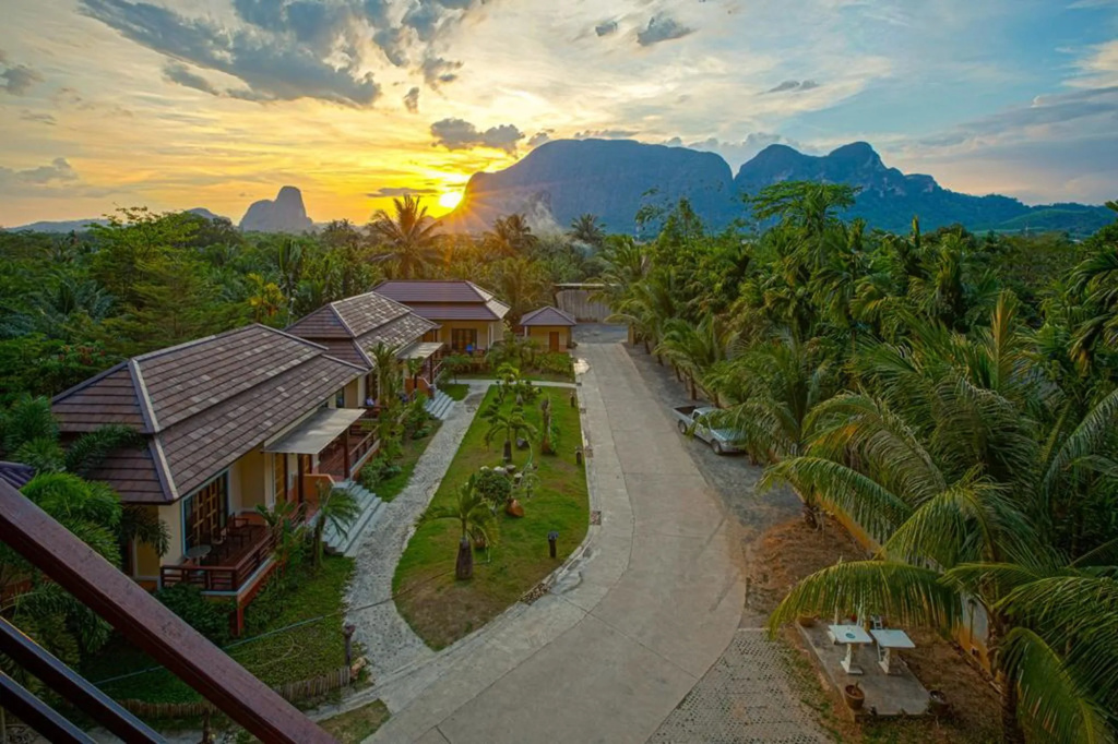 Palms Hill Resort