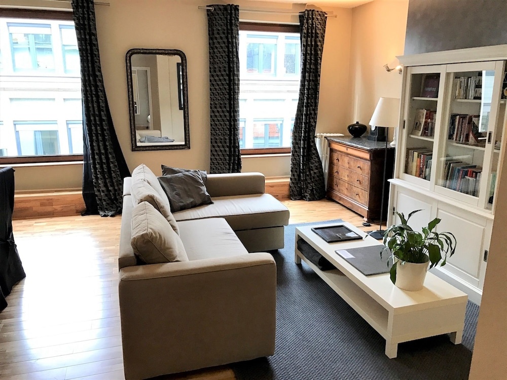 Bright and Modern Apartment With one Bedroom in the City Center of Bru