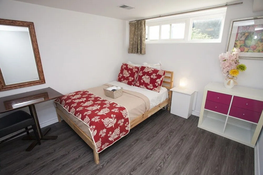 Cozy 3 bedroom, 2 bathroom Basement Suite in Toronto
