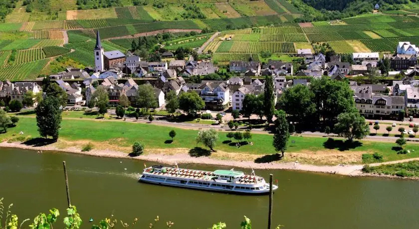 Weinhaus Hirschen Bruttig