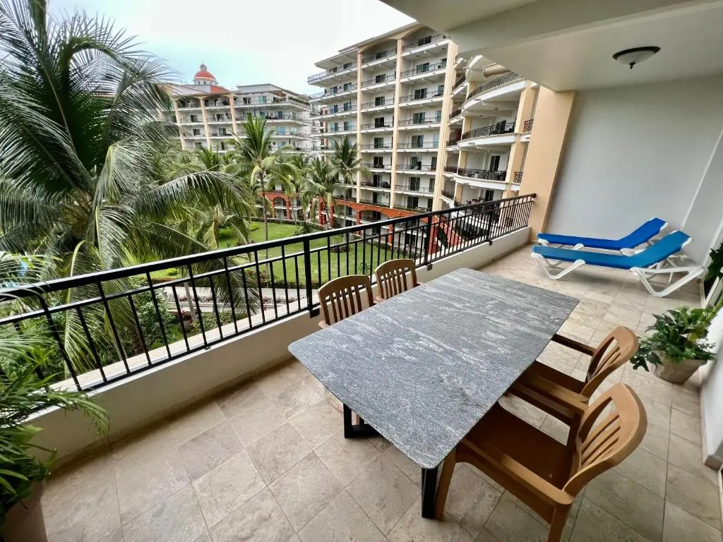 Beachfront 2 bedroom Condo in Playa Royale Resort, Nuevo Vallarta