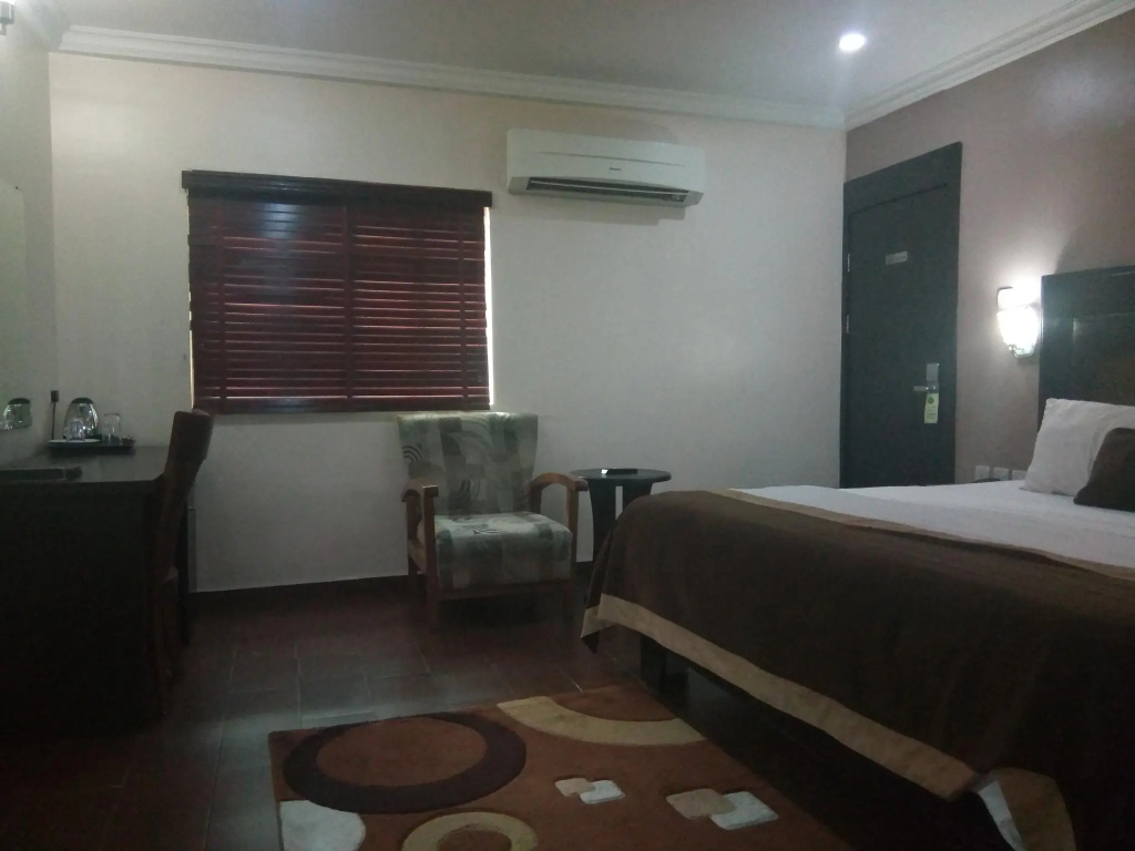 Neocourts Hotel