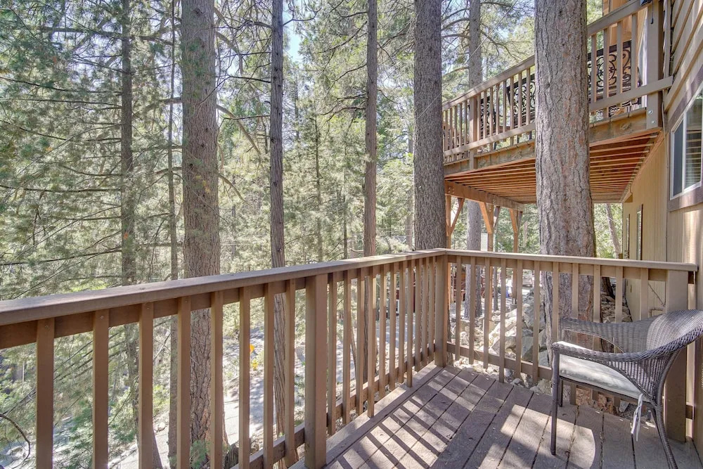 Serene Cabin Rental Near Lake Arrowhead Village!