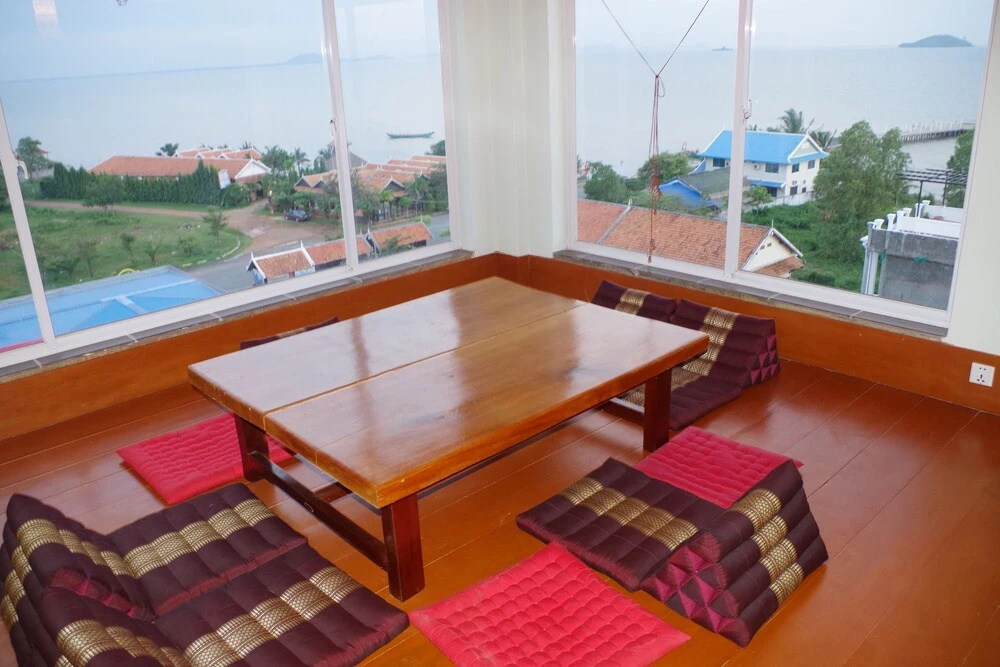 Ocean Breeze Hotel and Sky Bar