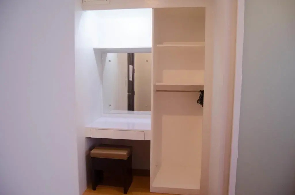 Alan Sr. Residences