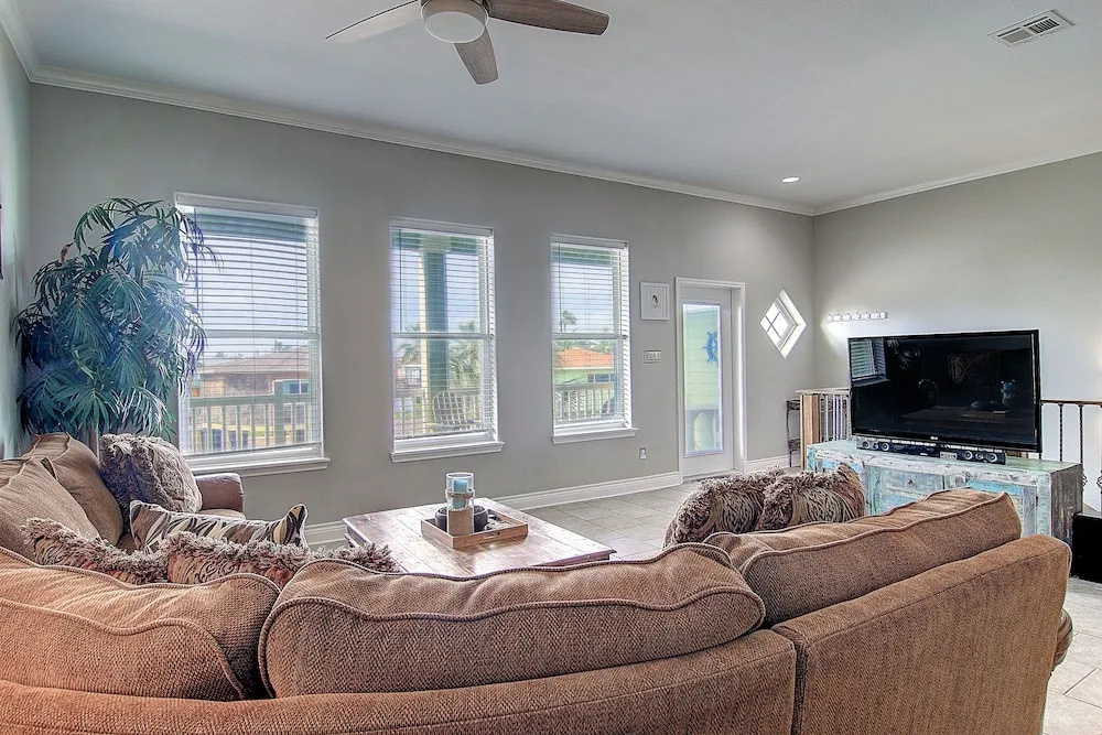 Livin' On Island Time Shtd2 4 Bedrooms 2 Bathrooms Townhouse