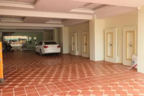 Holiday Hotel