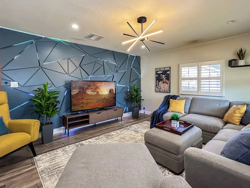 Phoenix 4 BDR Home With Outdoor Entertainment