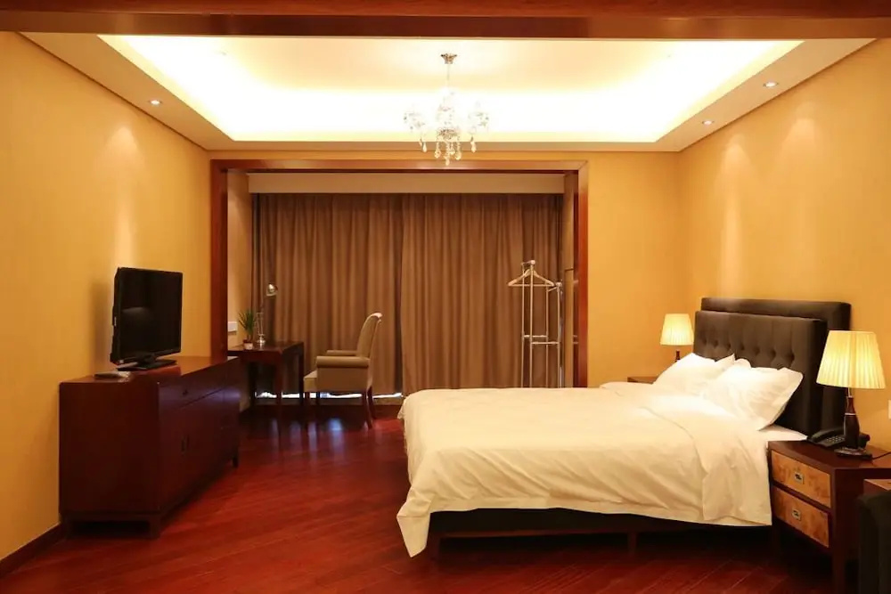Han Luxury Holiday Hotel (Nanjing Greentown Crystal Blue Bay Baijiahu Subway Station Branch)