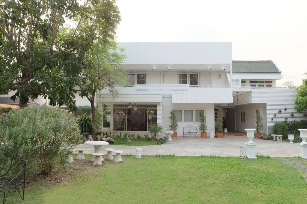 Plern Room And Backyard