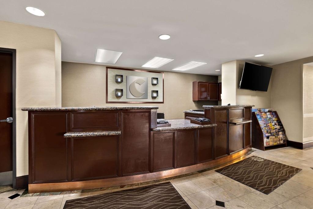 Comfort Inn & Suites Airport Convention Center