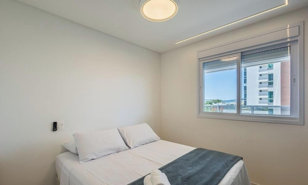 Apts in Building w/ Pool 120 m From the Beach - LTT