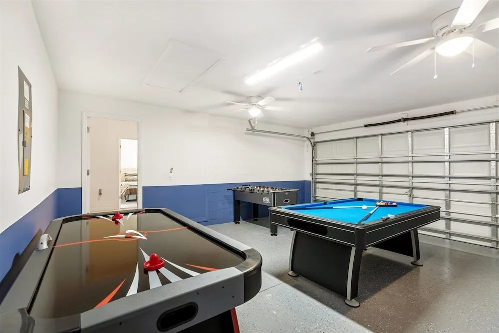 Lovely 4 Bedroom, 3.5 Bath Home With South Facing Pool and spa - 521