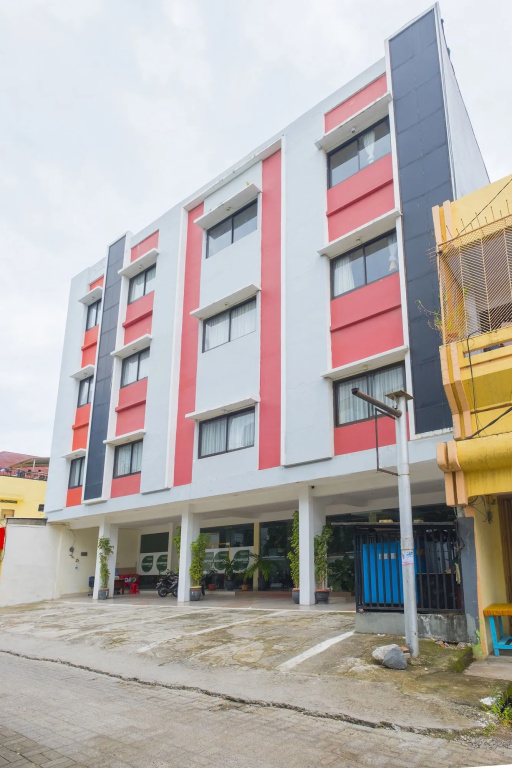 OYO 317 New Legend Hotel