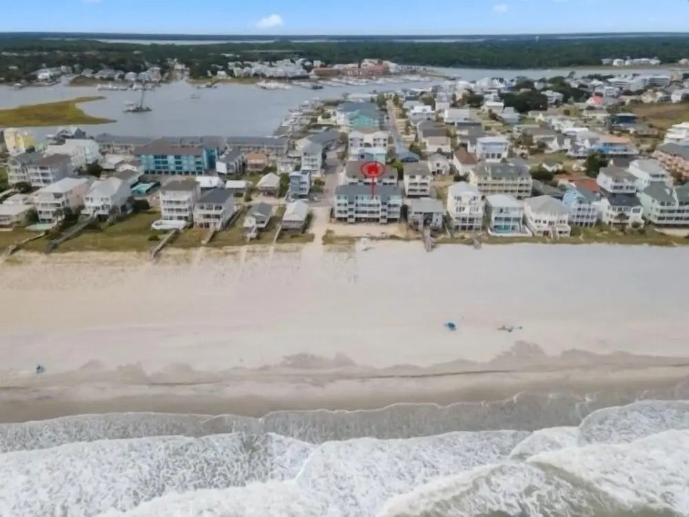 Captain's Quarter 2 Bedroom Condo by Redawning