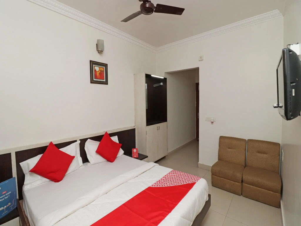 OYO 28063 Hotel Bombay Jewel Palace