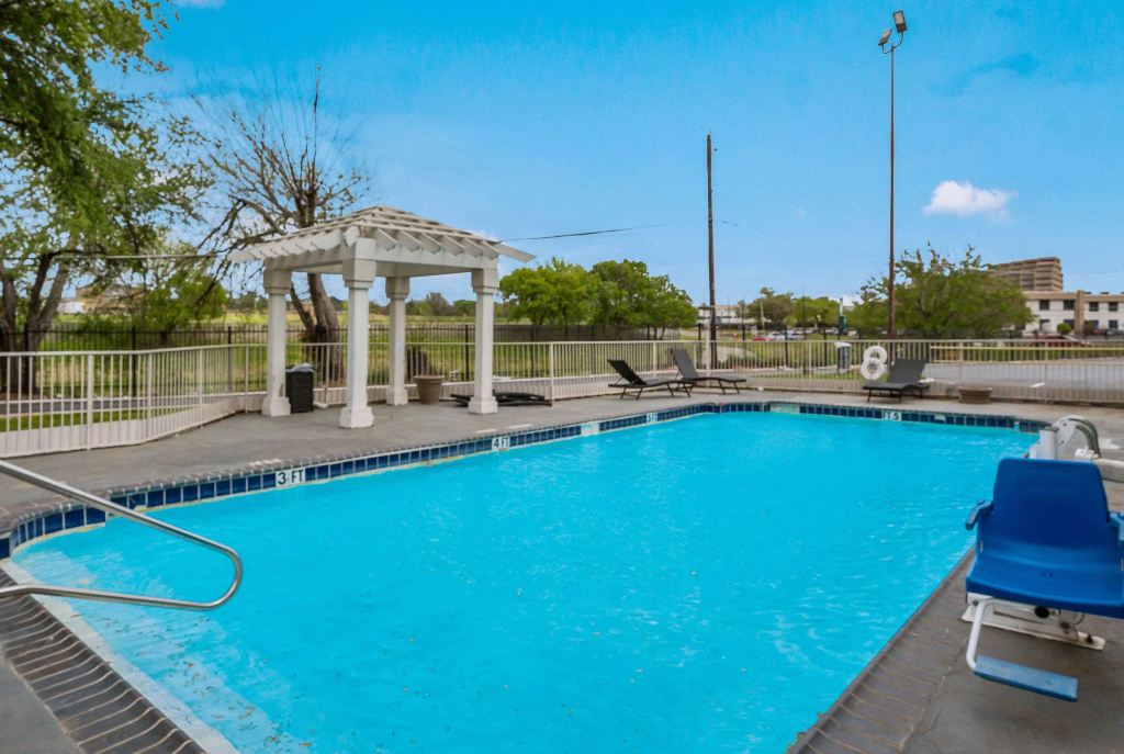 Motel 6-Dallas, TX - Market Center