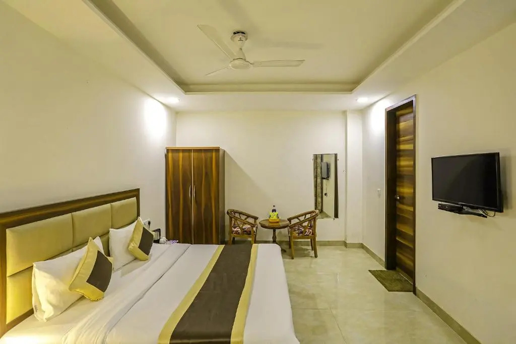 Fabhotel White House Bnb
