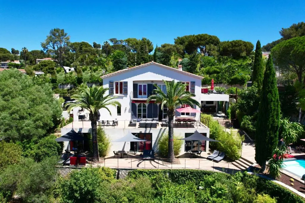 THE ADDRESS CASSIS