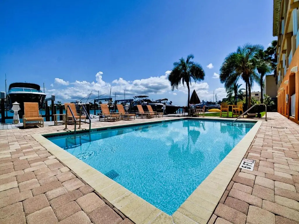 Island Key Condos 302