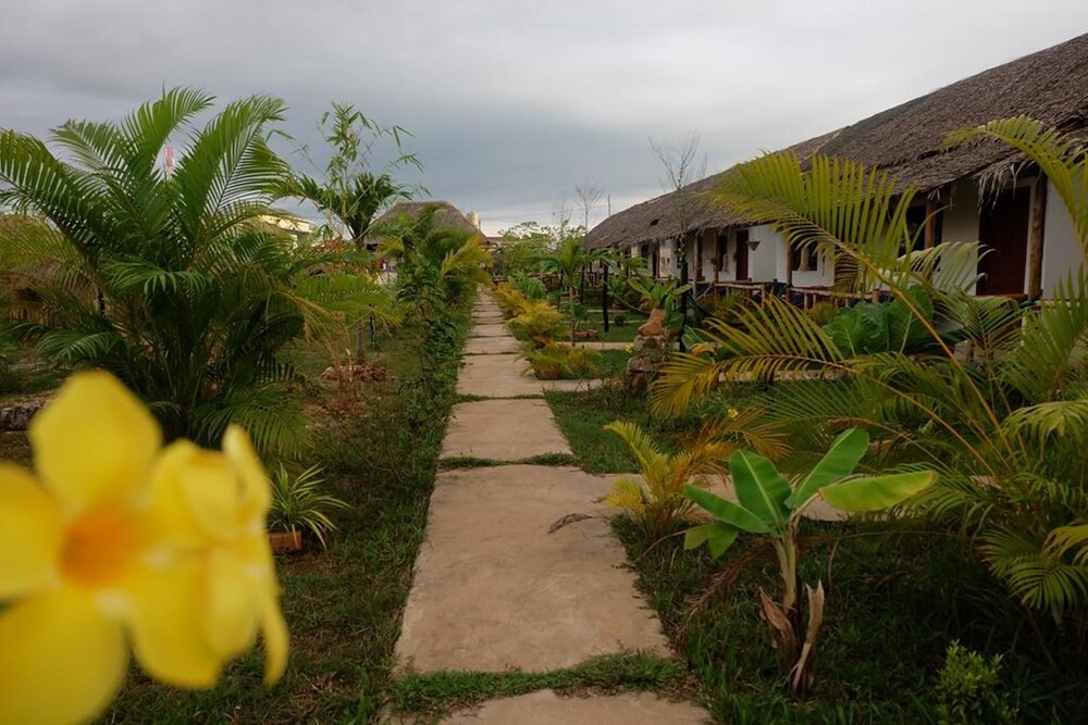 White Moon Bungalows