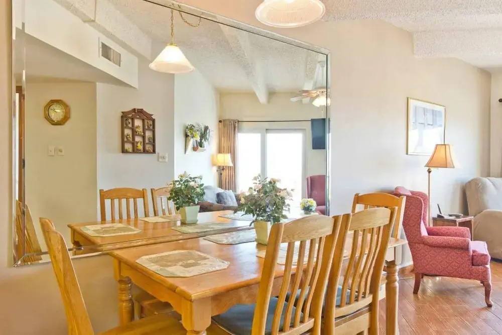Aquarius Condominium 1001
