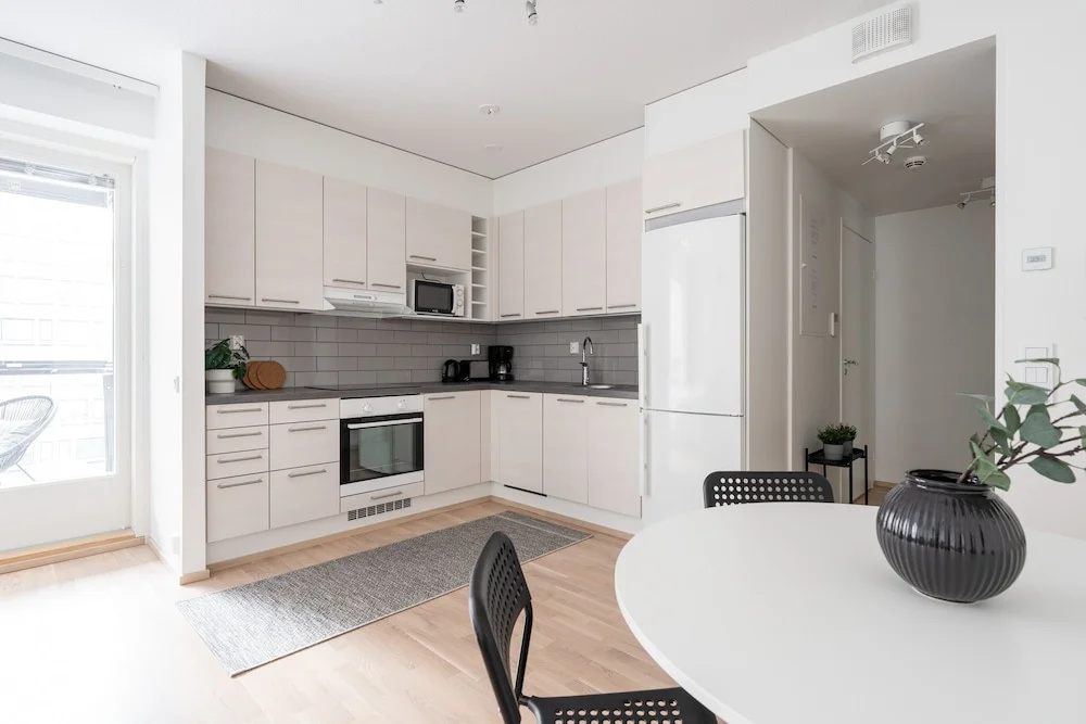 1BR & Balcony next to Railway Station in Downtown