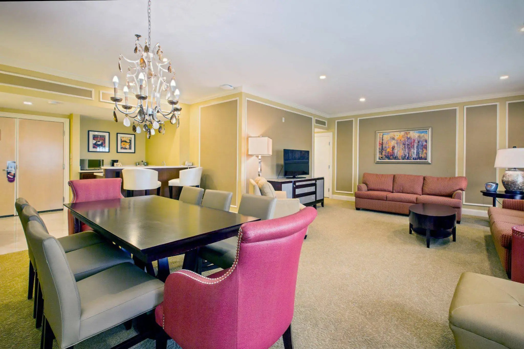 Crowne Plaza Providence-Warwick (Airport) by IHG
