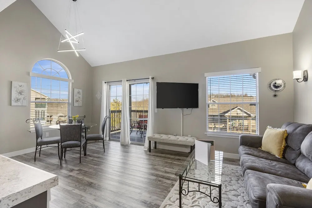 Adorable Fall Creek Condo - 10 Min to Table Rock!