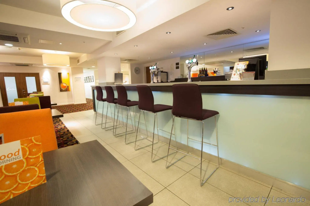 Holiday Inn Express Birmingham–South A45
