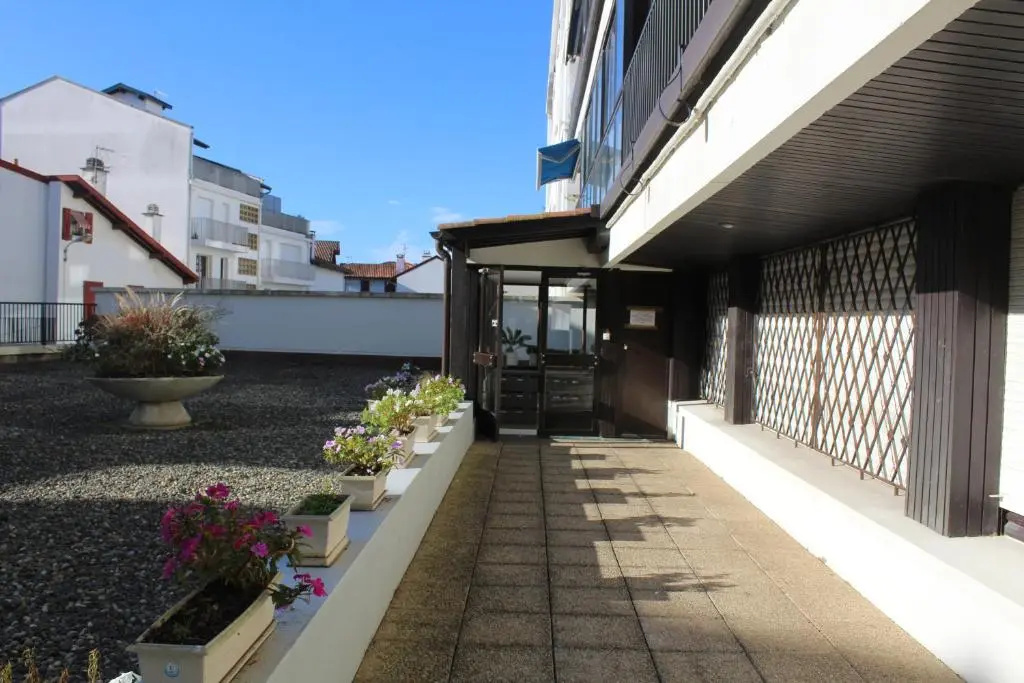 Gambetta 2 Avec Les Cles De Saint Jean De Luz
