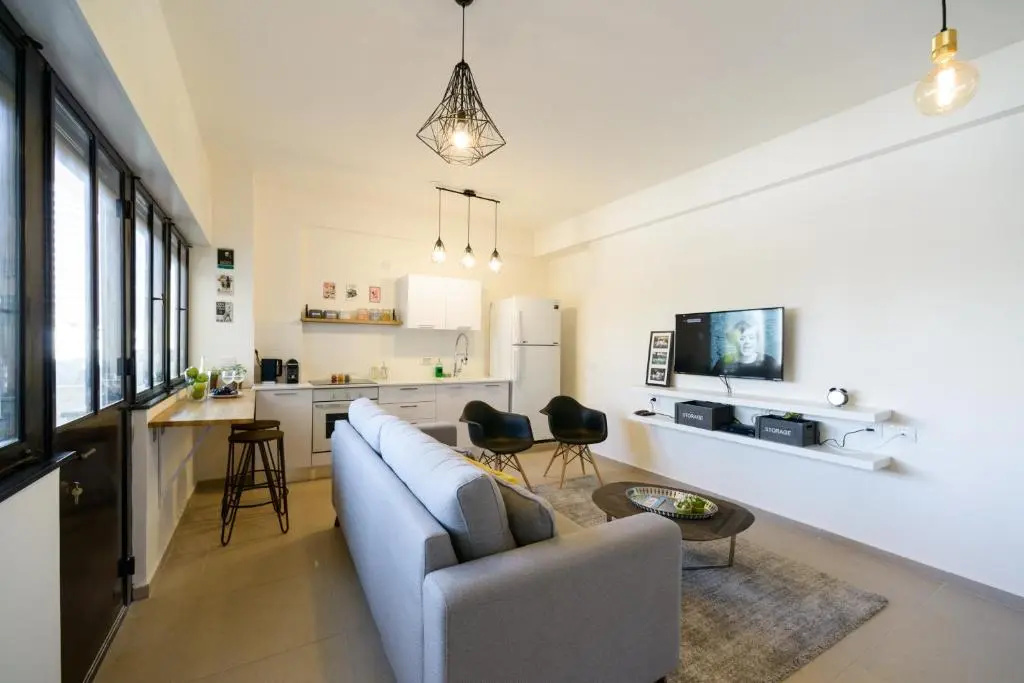 16 HaRakevet Street - By Beach Apartments TLV
