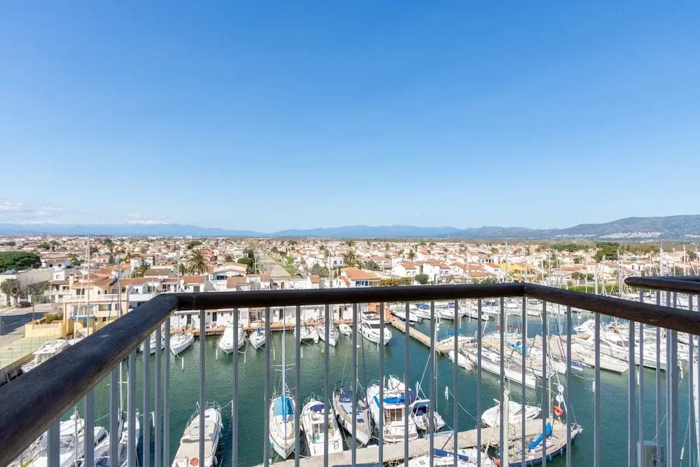 Top-floor Views in Empuriabrava