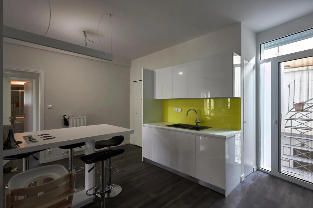 Fully renovated, family-friendly apartment, next to a huge green park, in Athens center