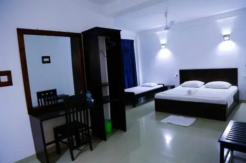 Thilini Holiday Inn