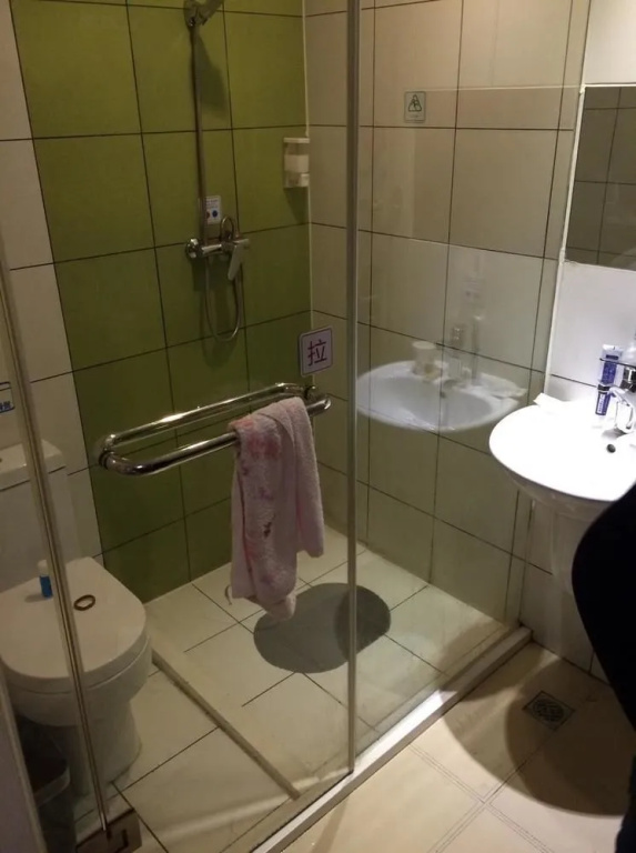 100 Hotel