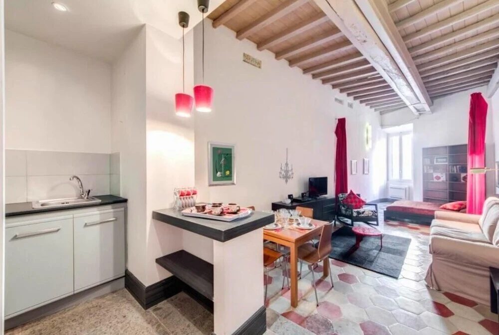 Apartment in piazza5 Scole, For 5 people, Center of Rome