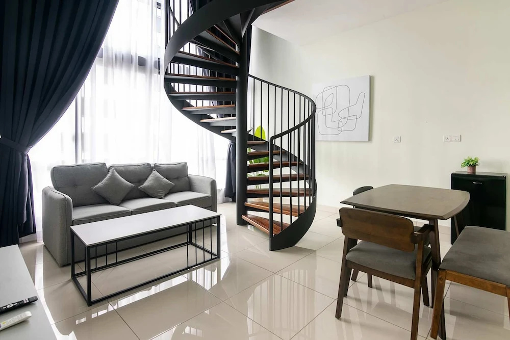 Modern Family Duplex for 6, Near Jonker St