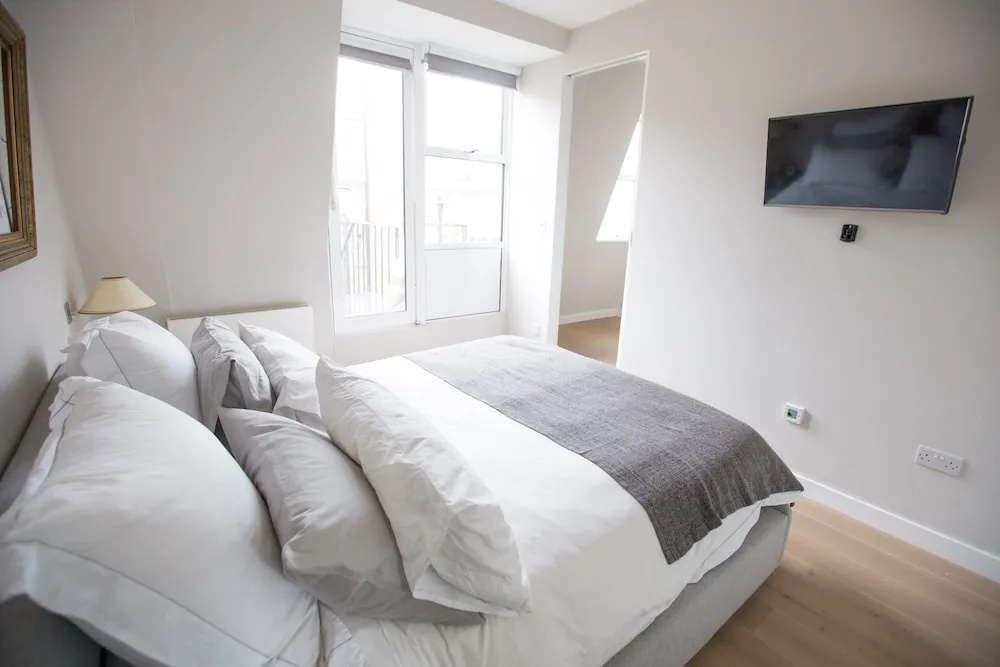 Stylish Rooftop Flat on Kensington High Street
