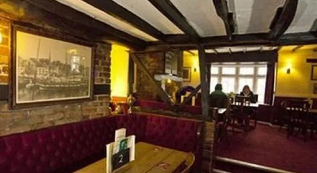 Crossways Inn