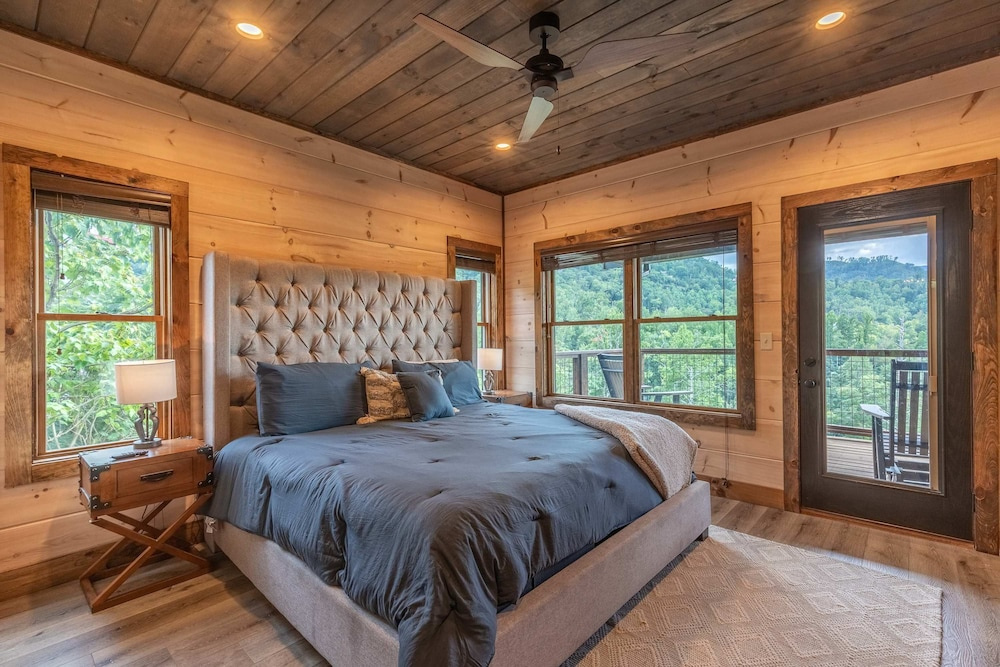 New Lux 4 King Suites Gamerm Hot Tub Views
