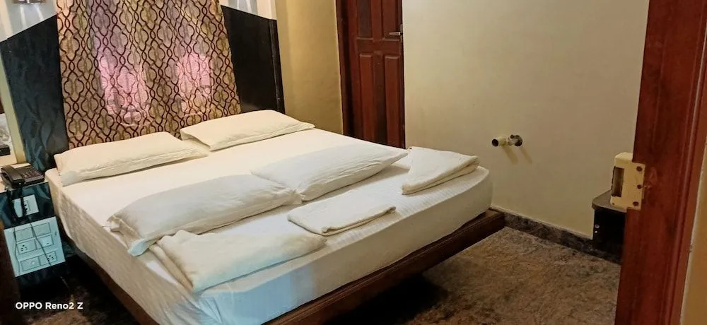 Vairavel Residency