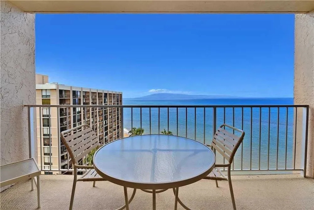 Royal Kahana 1112 by RedAwning