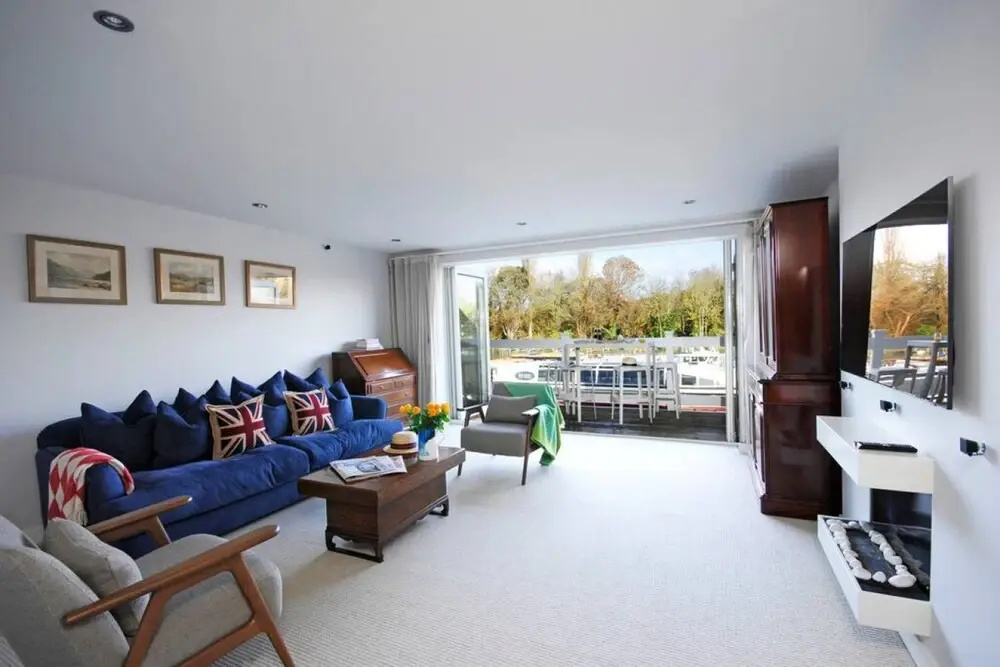 The Oars - Riverfront Property - From 300 Per Night