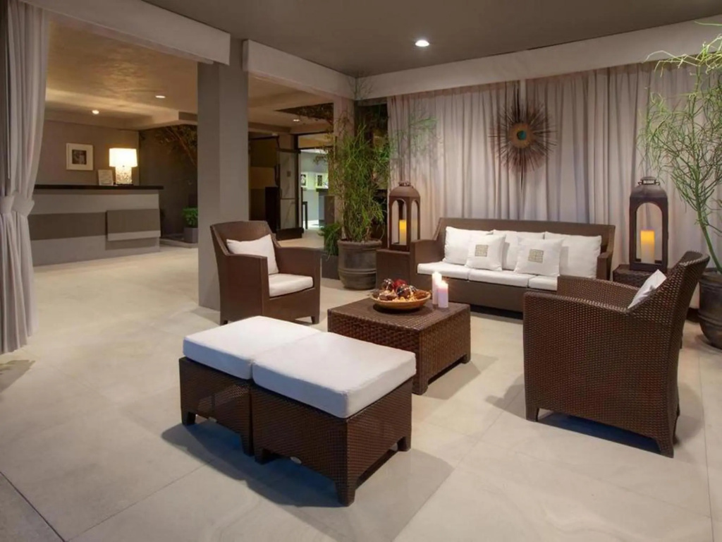 Luxe Sunset Boulevard Hotel
