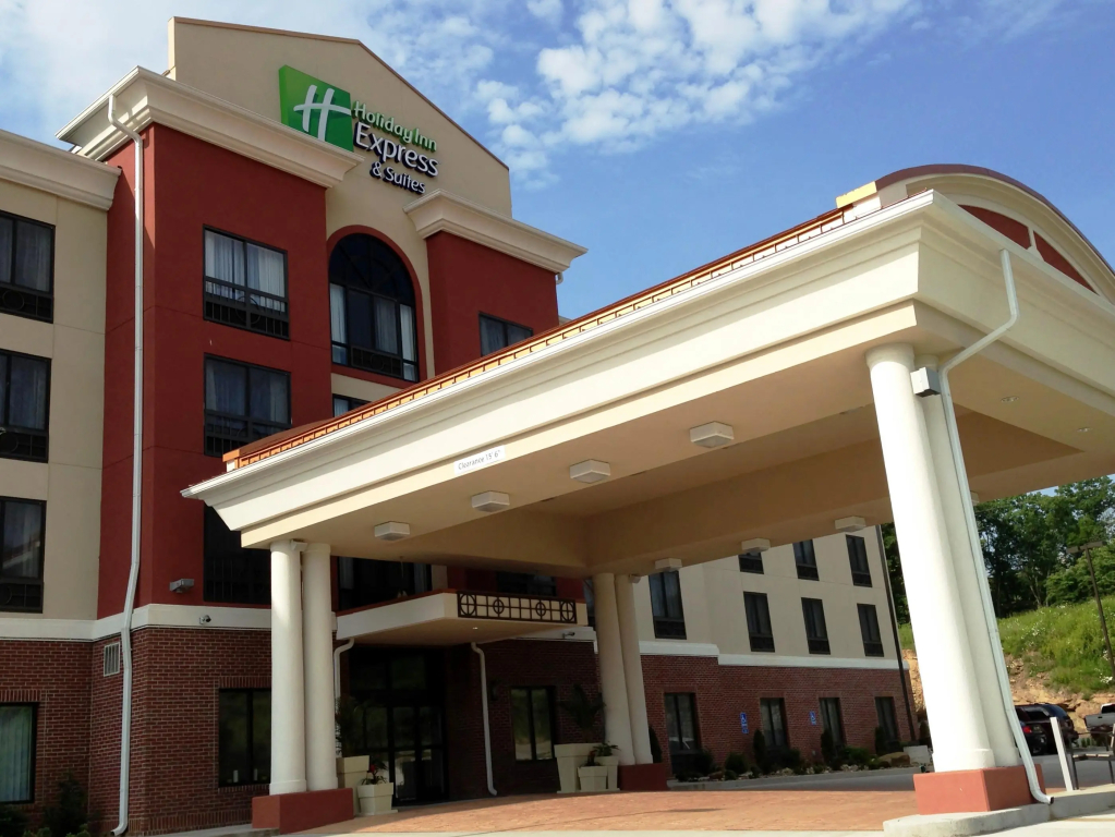 Holiday Inn Express & Suites Cross Lanes by IHG