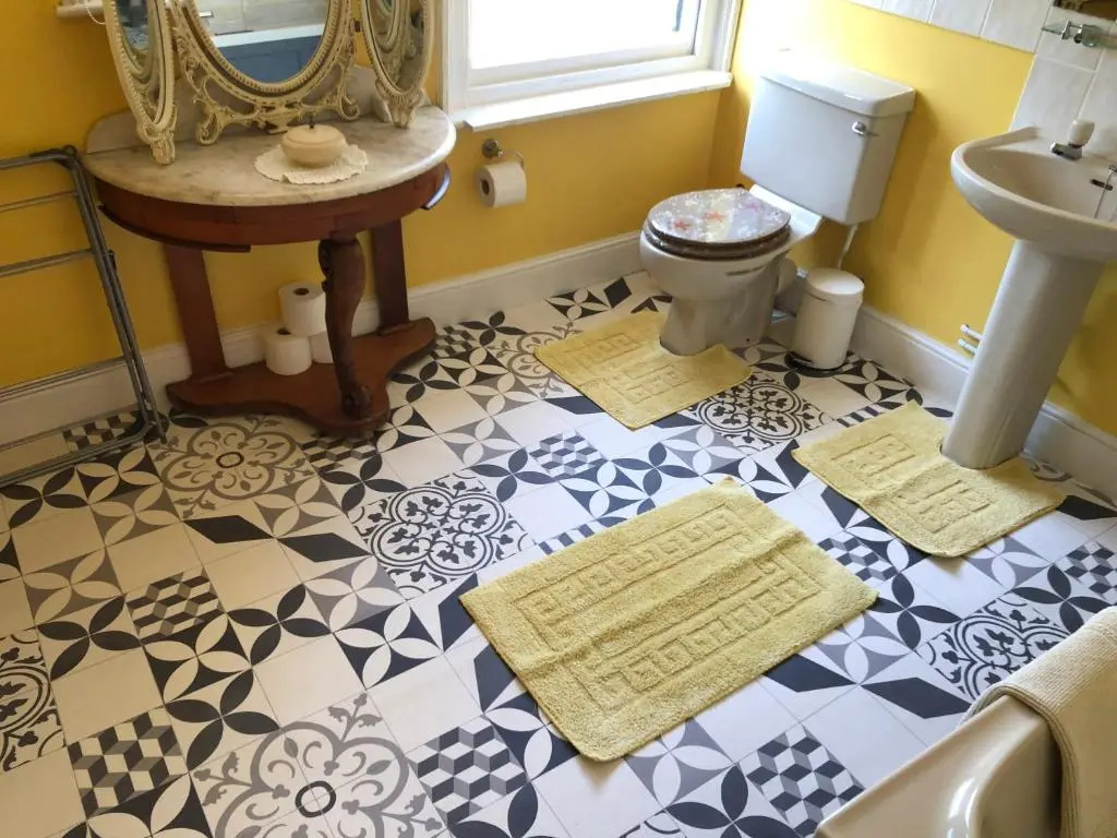 Little Treasure and Gem with private 2 person Hot Tub and up to 25 percent ferry saving