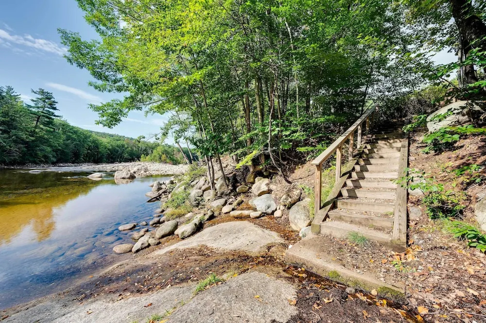 Riverfront Lincoln Condo w/ Patio + Pool Access!